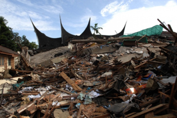 Gempa Sumatra Barat 2009: Kisah Bencana yang Mengguncang Masyarakat